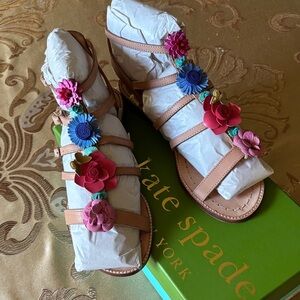 Kate Spade Vaccheta Leather Floral Appliqué Gladiator Sandals. Size 7.5. NIB